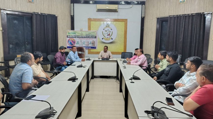 प्लास्टिक पूर्णतः प्रतिबंध को लेकर निगम आयुक्त ने ली दुकानदार और व्यापारी संगठनों की मीटिंग