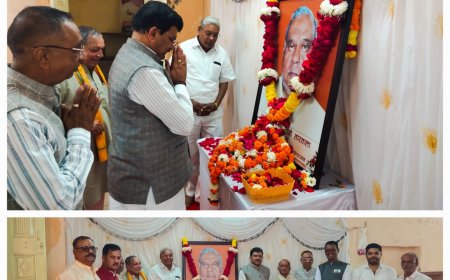 पूर्व सांसद अमृतलाल तारवाला की जयंती पर श्रद्धासुमन अर्पित करने पहुंचे सांसद पाटील