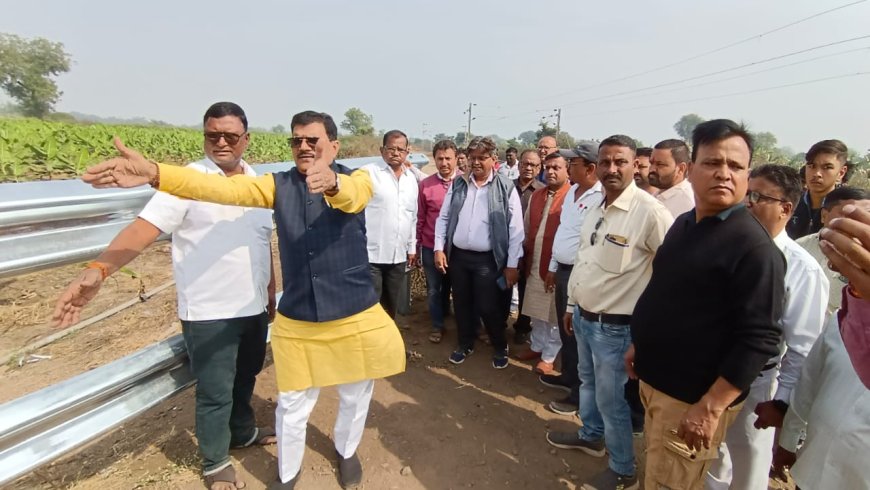 भगवती माता मंदिर मार्ग पर रेलवे फेंसिंग से हो रही असुविधा को लेकर सांसद पाटील ने किया स्थल निरीक्षण