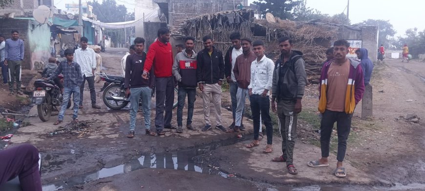 ग्राम सिरपुर में रोड नाली निर्माण अधूरा कार्य छोड़ने से सरपंच के नाम से ग्रामीणों ने किया हगामा