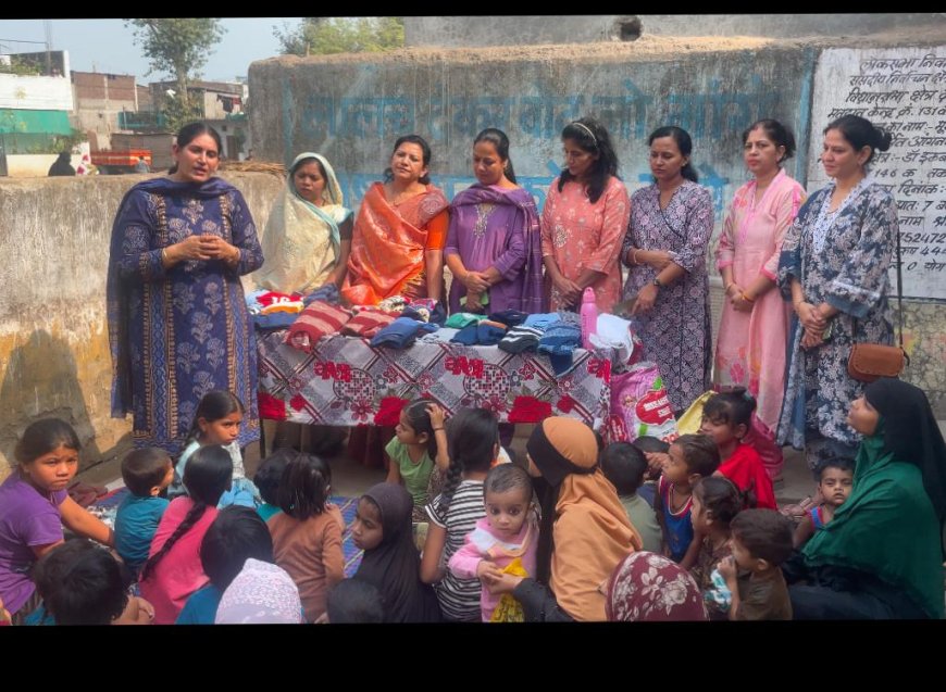 बच्चों महिलाओं को "खुशी के पल" संस्था ने दिए स्वेटर कपड़े