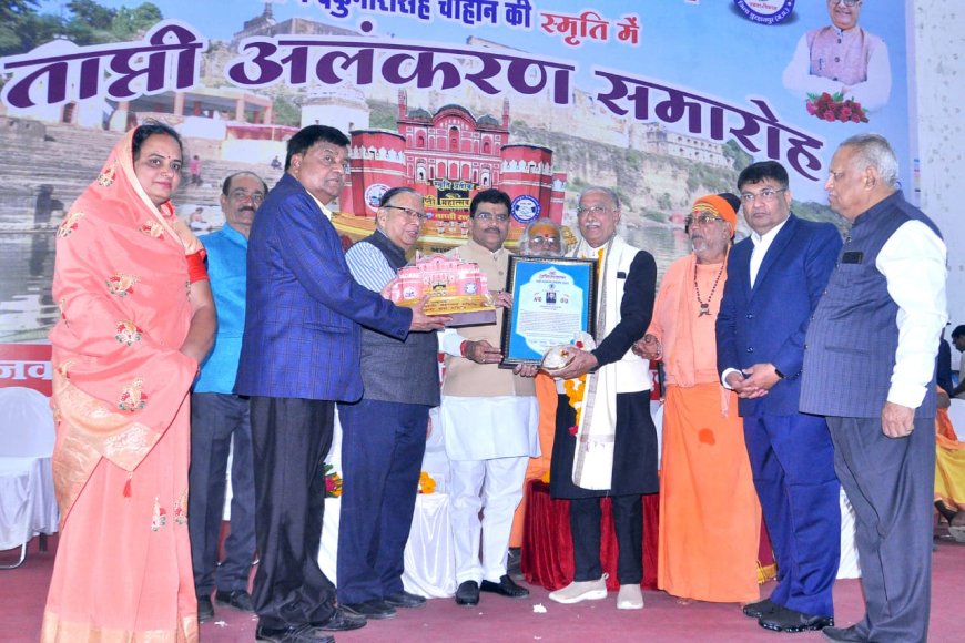 वरिष्ठ समाजसेवी महेन्द्र जैन बुरहानपुर ताप्ती रत्न अवार्ड से सम्मानित