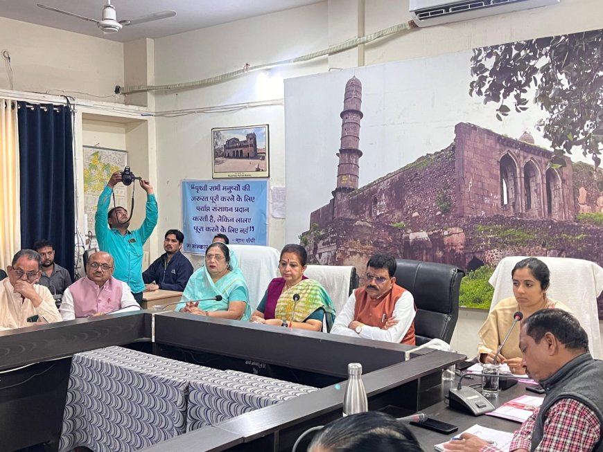 जलावर्धन योजना में हो रही देरी पर सांसद पाटील ने निर्माण कार्य एजेंसी के अधिकारियों को लगाई फटकार
