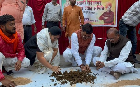 सांसद पाटील और विधायक दादू ने युवाओं के साथ होली दहन के लिये बनाये गोबर के कंडे
